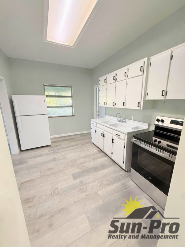 Building Photo - 136 W Pine Bluff St