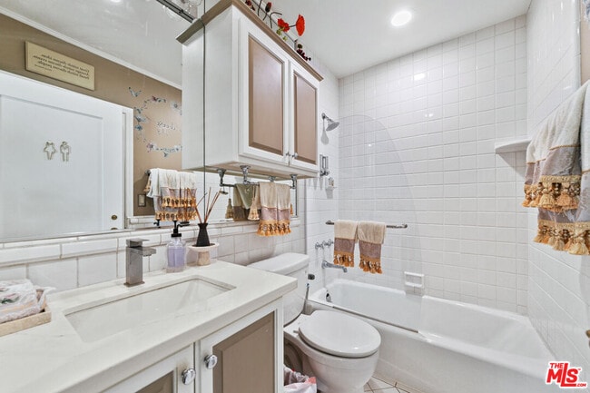 Building Photo - 401 N McCadden Pl