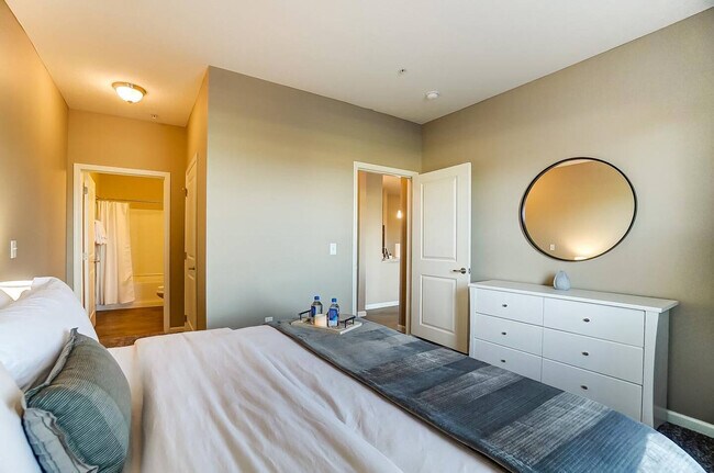 Building Photo - 4788 Holmes St