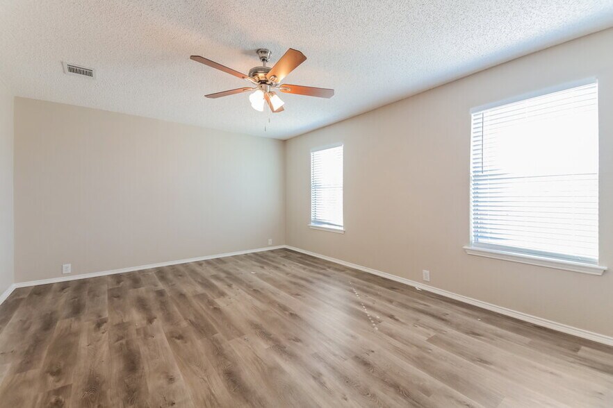 Building Photo - 4300 Sonoma Dr