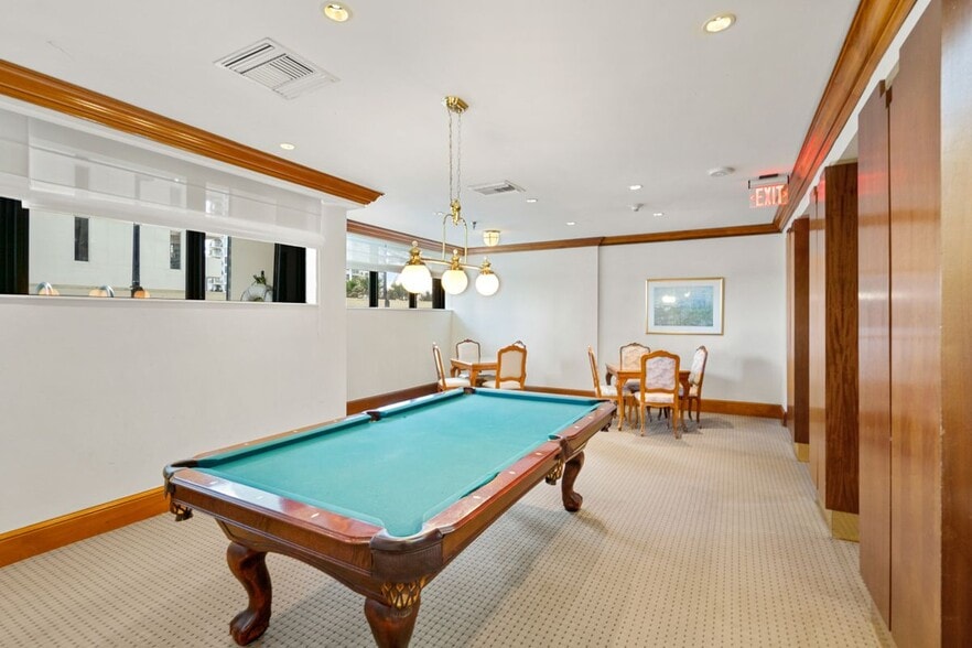 Building Photo - 5757 Collins Ave