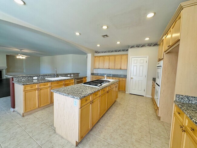 Building Photo - GORGEOUS 2 STORY HOME WITH A GRAND ENTRY &...