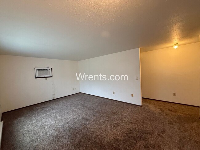 Building Photo - 28-30 E. Courtland