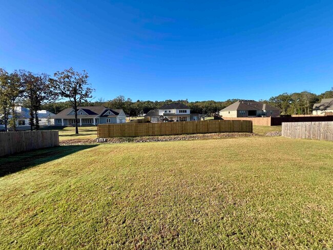 Building Photo - 9741 Meadow Creek Dr