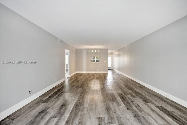 Building Photo - 3001 Portofino Isle