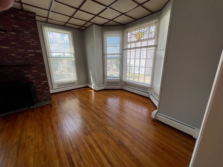 Building Photo - 17 Bowdoin St