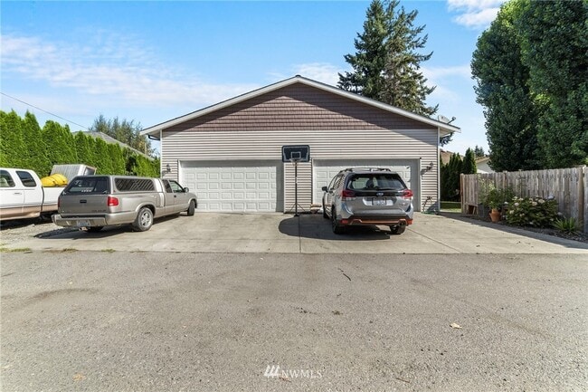 Building Photo - 822 Lincoln St