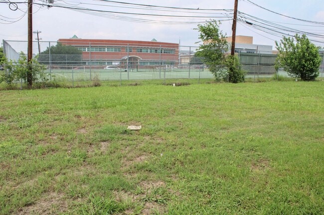 Building Photo - 2-Bedroom Duplex in Edison