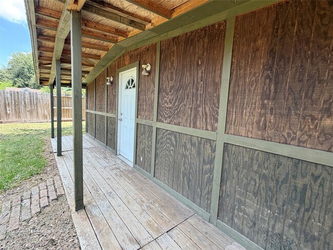 Building Photo - 13323 Wells River Dr