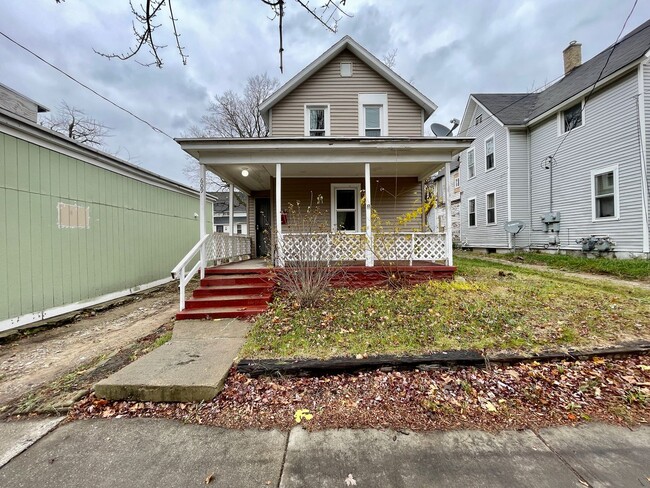 Primary Photo - Three Bedroom Home in Southeast Grand Rapids