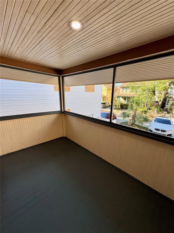 Building Photo - 622 Earle Ave N