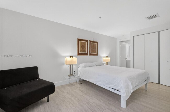 Building Photo - 92 SW 3rd St