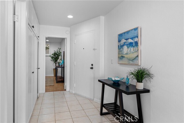 Building Photo - 615 Esplanade