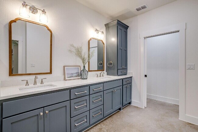 Building Photo - Brand New 3 Bedroom Home in The Residences at Cardinal Woods in Granbury!