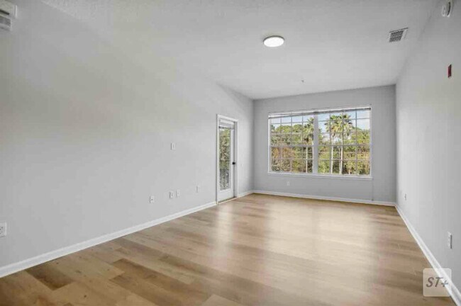 Building Photo - 10550 Baymeadows Rd