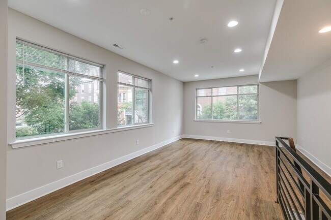Building Photo - 1218 N 6th St