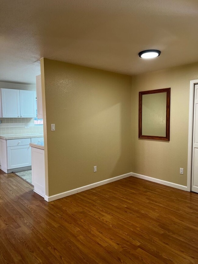 Building Photo - 515 Nancy Cir