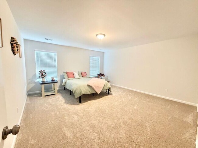 Building Photo - 4-bedroom, 2.5 bath home in The Enclave at Berwick, Savannah, GA.