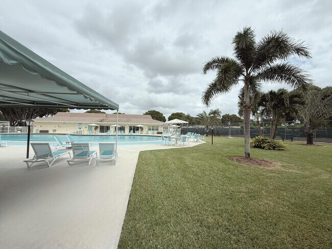 Building Photo - 5301 Lakefront Blvd