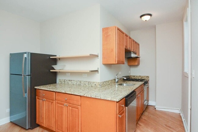 Building Photo - 899 Green Bay Rd