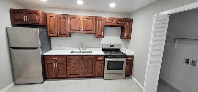 Building Photo - 3031 Findley Ave