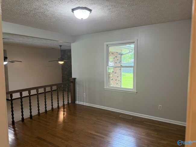 Building Photo - 304 Poplar St