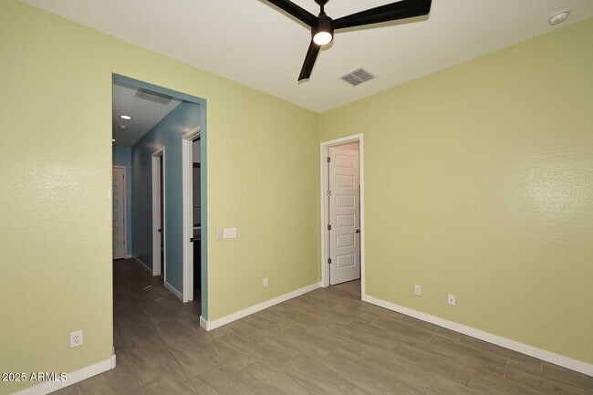 Building Photo - 2516 E King Bird Dr