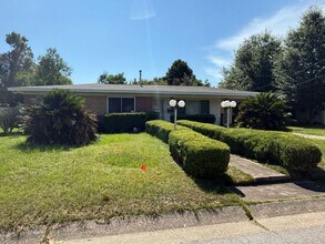 Building Photo - Pensacola - Lakeview - 3 bedroom, 2 bathroom