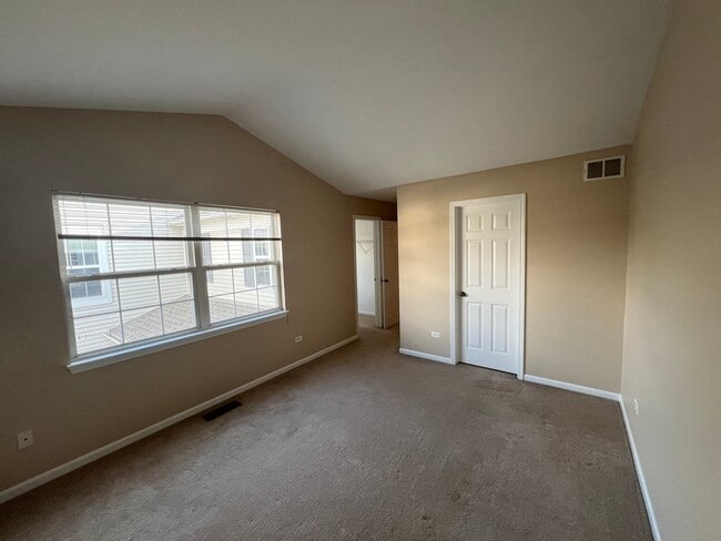 Building Photo - 2820 White Thorn Cir