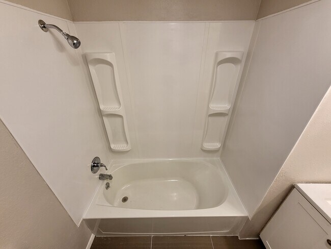 Building Photo - 5155 Quinella Ct