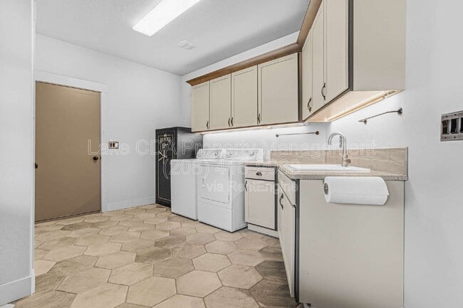 Building Photo - 3676 W Cielo View Ct