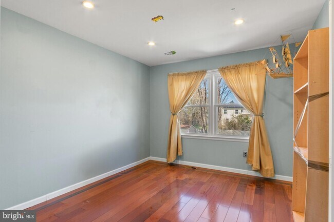 Building Photo - 12 Mershon Ln