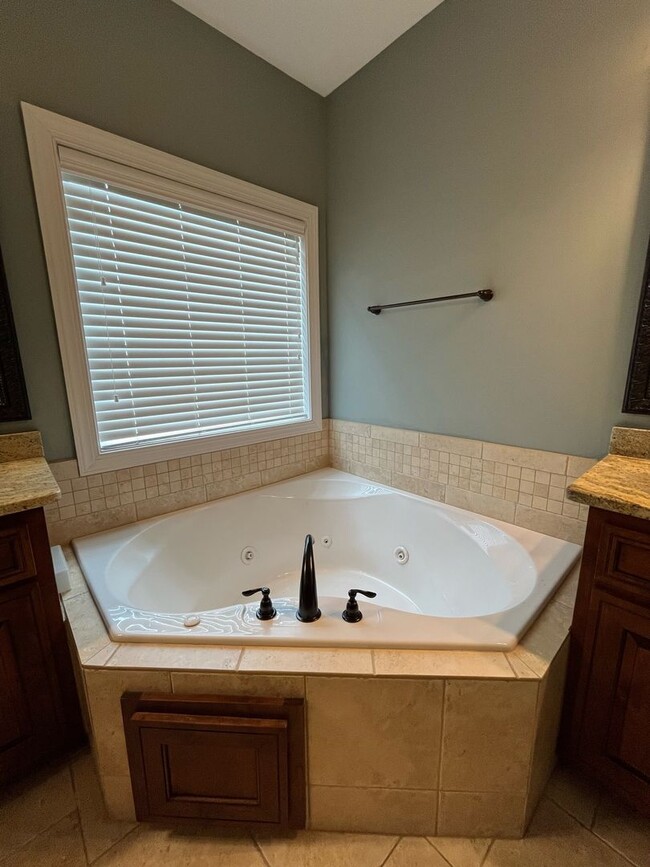 Building Photo - Riegel Pointe