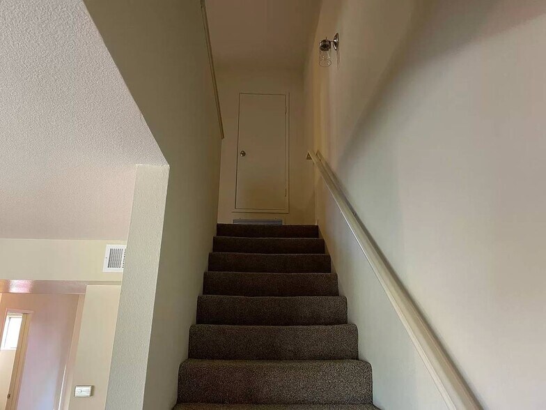 Building Photo - 2977 Mendoza Dr