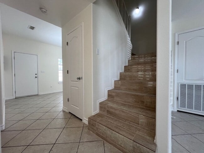 Building Photo - Availability at Ranchway!