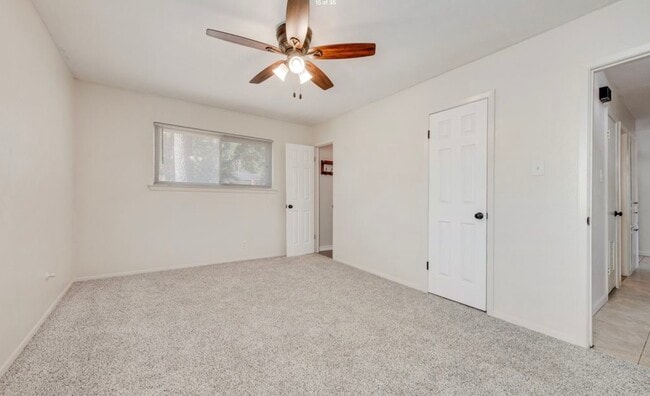 Building Photo - 411 Yorkshire Dr