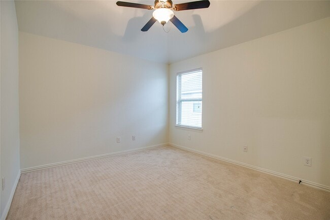 Building Photo - 6210 Pinewood Heights Dr