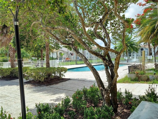 Building Photo - 2640 S University Dr