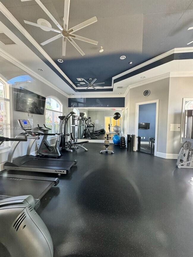 Building Photo - 9825 Baywinds Blvd