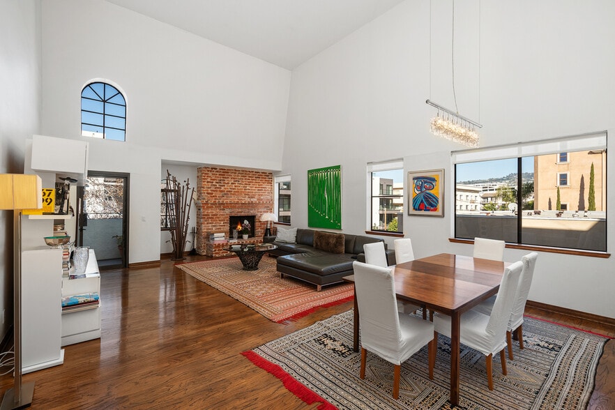 Living Dining Room - 432 S Hamel Rd