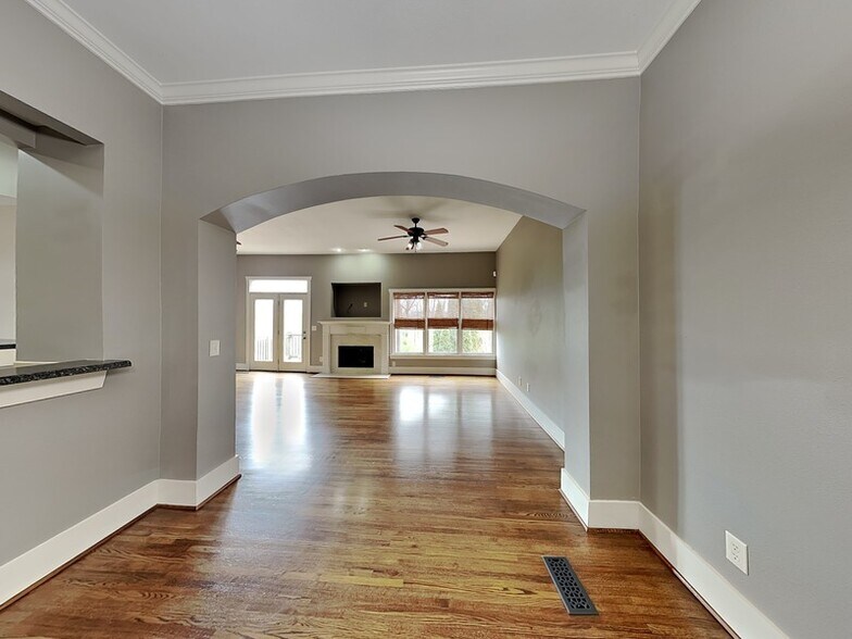 Building Photo - 2088 Eagle Ridge Dr