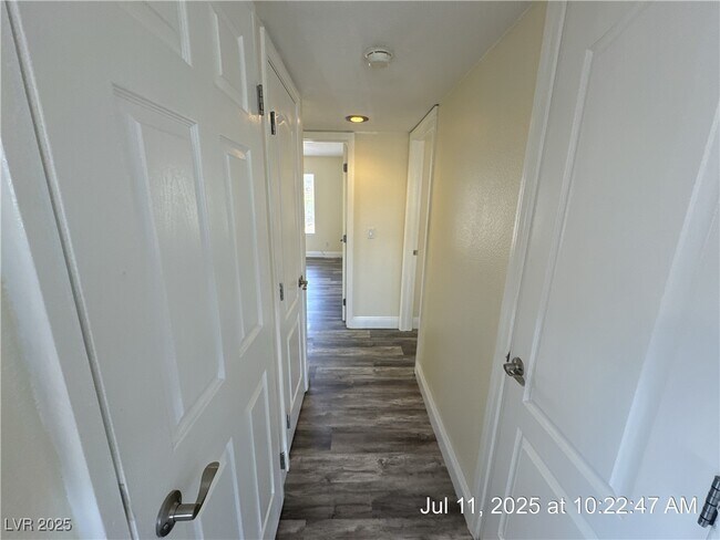 Building Photo - 7200 W Pirates Cove Rd