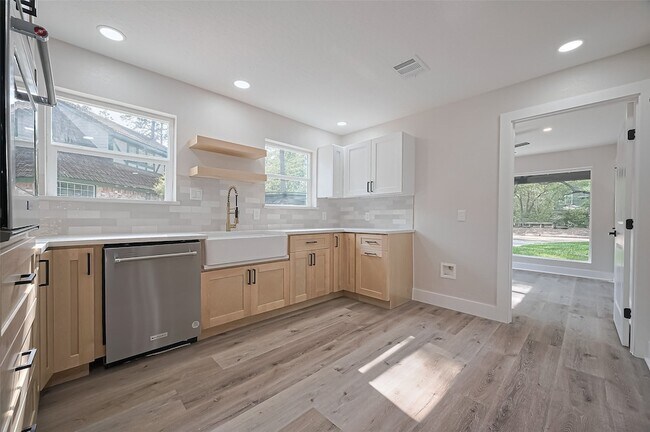 Building Photo - 3 Roserush Ct