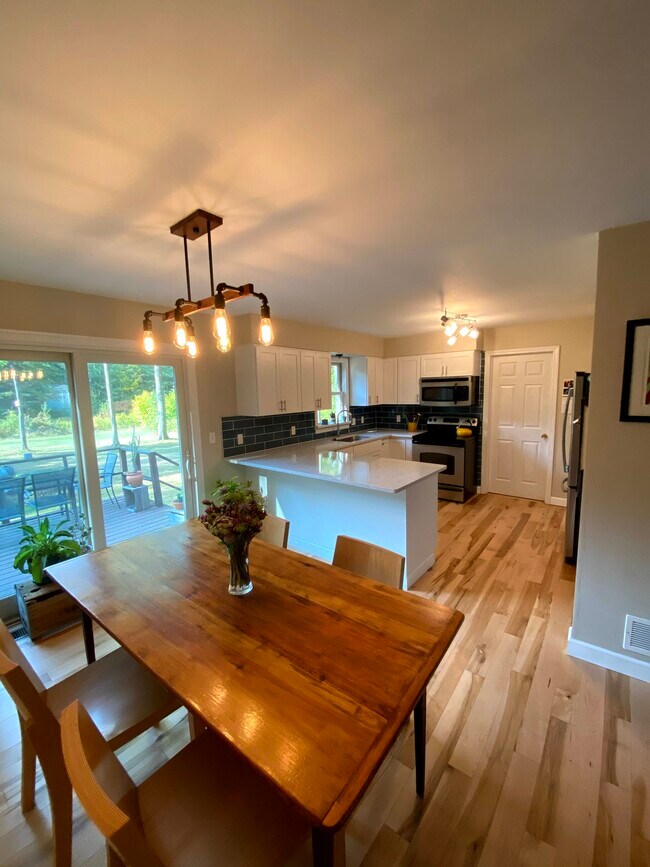 Open Concept Floor Plan - 415 Sunderland Woods Rd