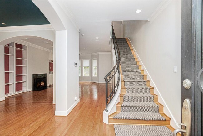 Building Photo - 4655 Spruce St