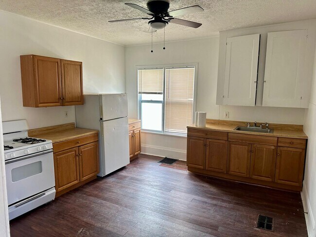 Building Photo - 208 Courtland St