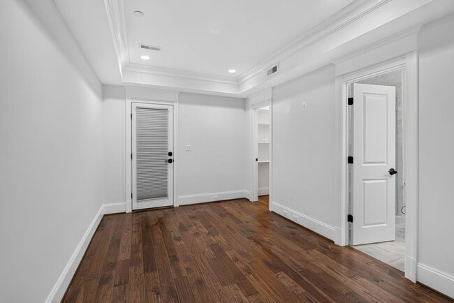 Building Photo - Bright Adams Morgan Condo with Den, Two Full Baths & In-Unit Laundry