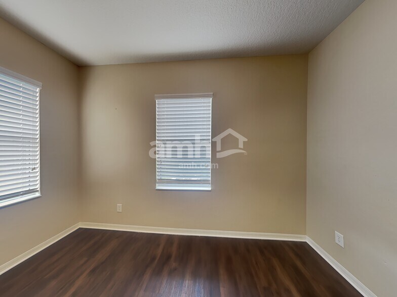 Building Photo - 16017 Loneoak View Dr