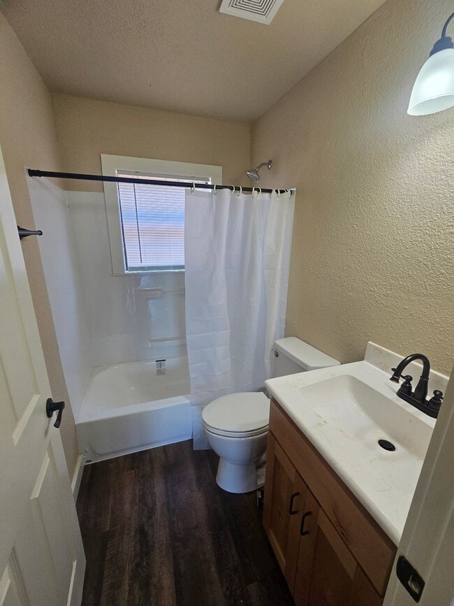Building Photo - Modest in Mineral Wells