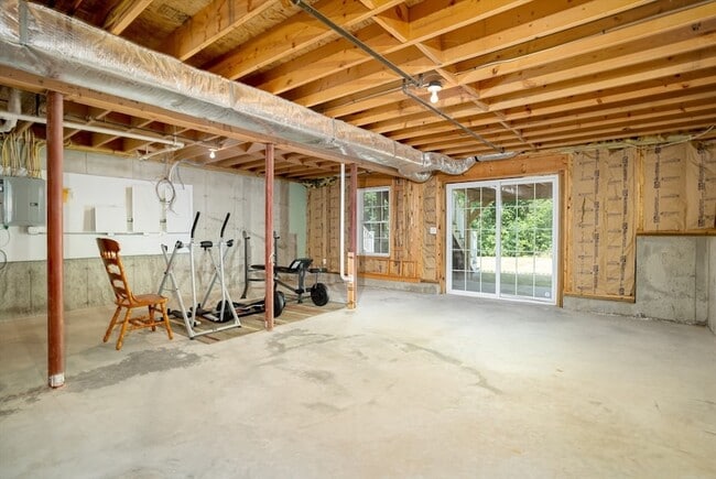 Building Photo - 8 Alden Dr
